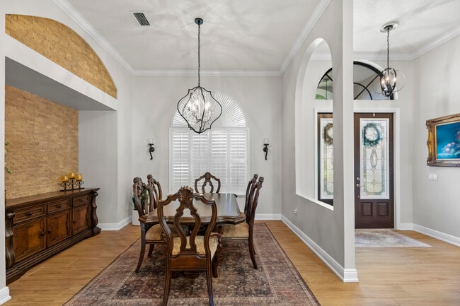 Building Photo - 1509 SW Mockingbird Cir