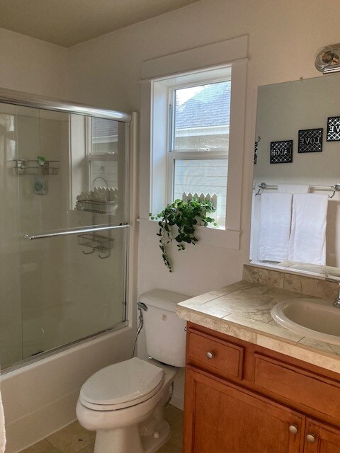 Master Bathroom - 8822 SE Brooklyn St