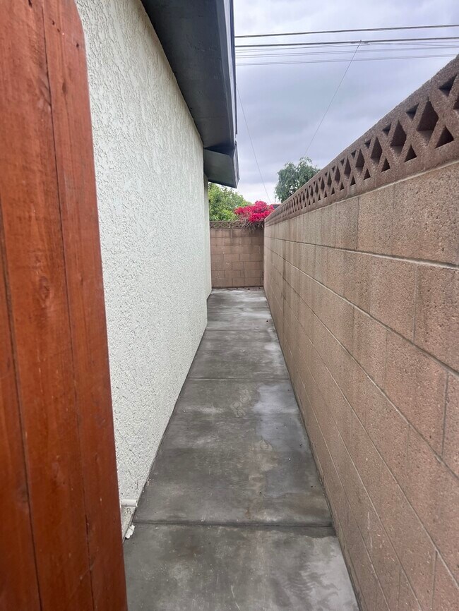 Building Photo - Brand new constructed! Triplex, 2 bedroom 1 bath