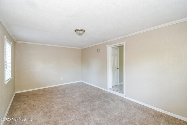 Building Photo - 6430 Lucente Dr