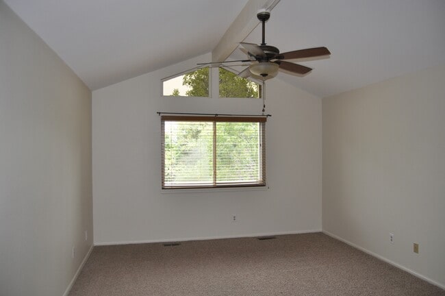 Building Photo - 1443 Briar Cir