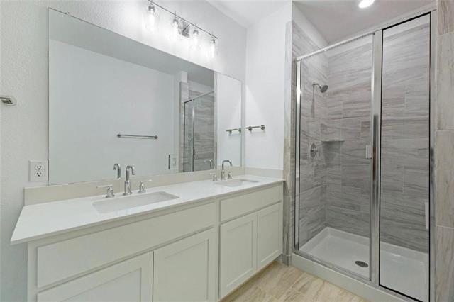 Building Photo - 9920 Hennings St