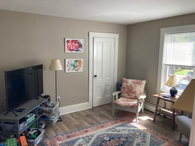 Building Photo - 19 Warren St