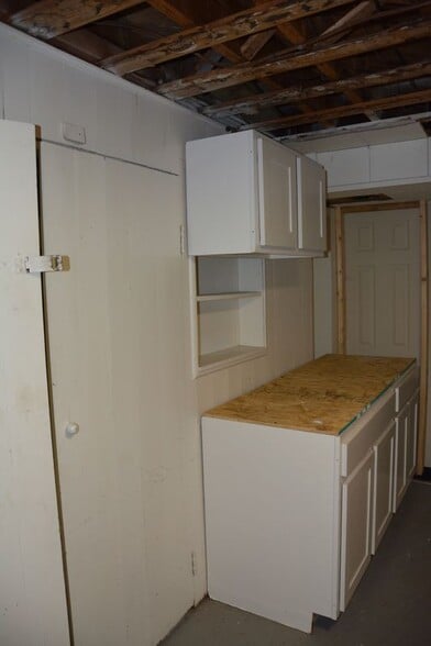 Building Photo - 24271 Kenosha St