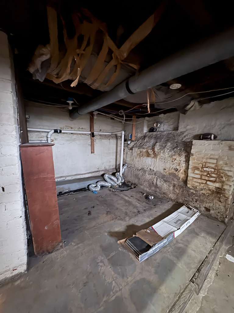 Building Photo - 320 Lenox St