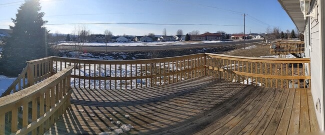 Building Photo - Jennifer Lane