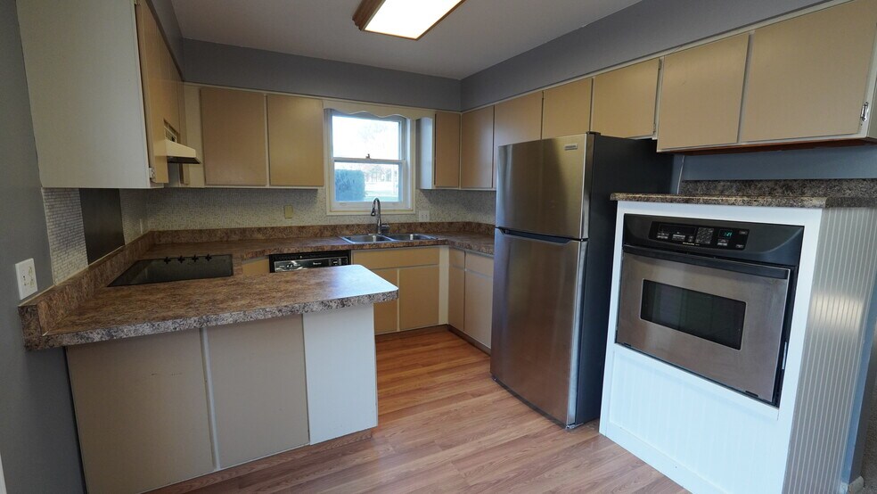 Building Photo - 5 Allandale Dr