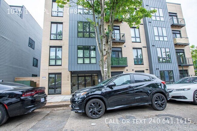 Building Photo - 1016 17th Pl NE