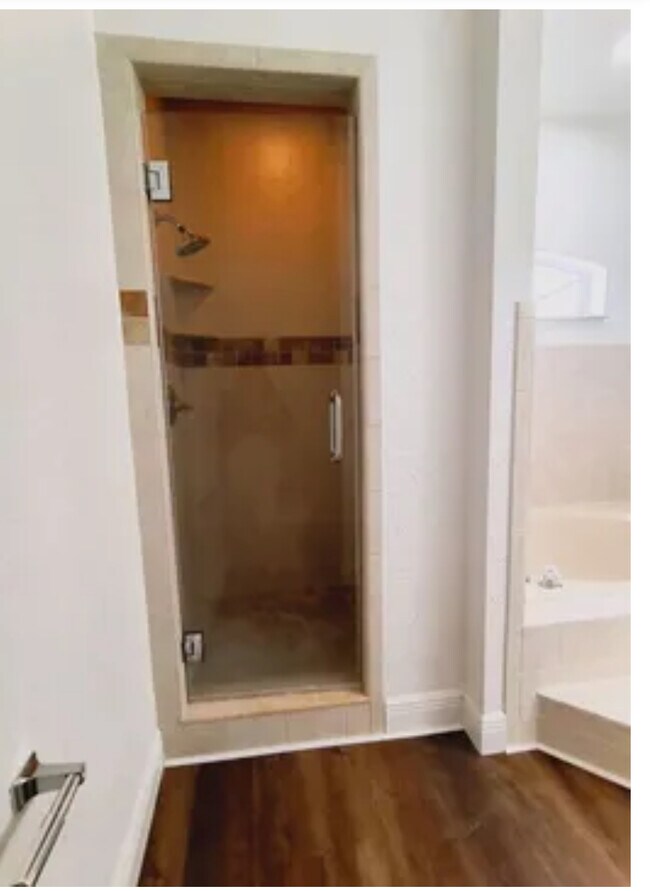 Building Photo - 807 Ware Ave NE