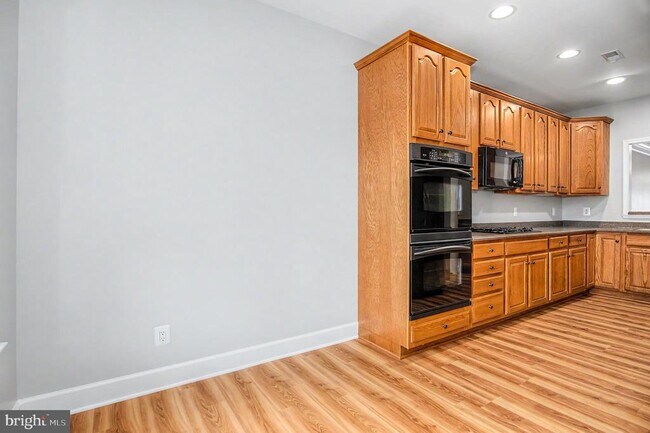Building Photo - 8406 Mountain Larkspur Dr