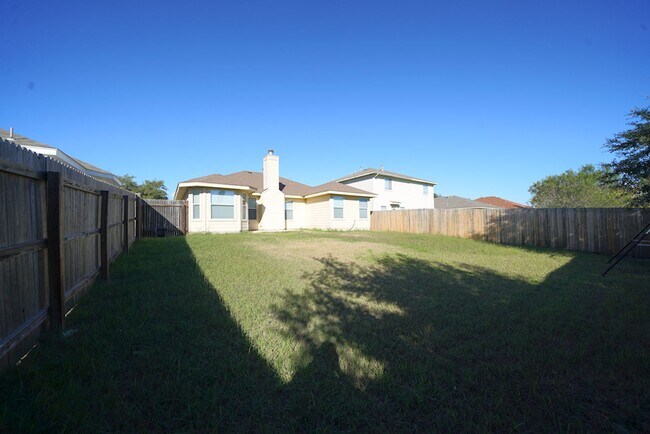Building Photo - Beautifully Renovated Home Now Available in Converse.  Realtor Commission: $500