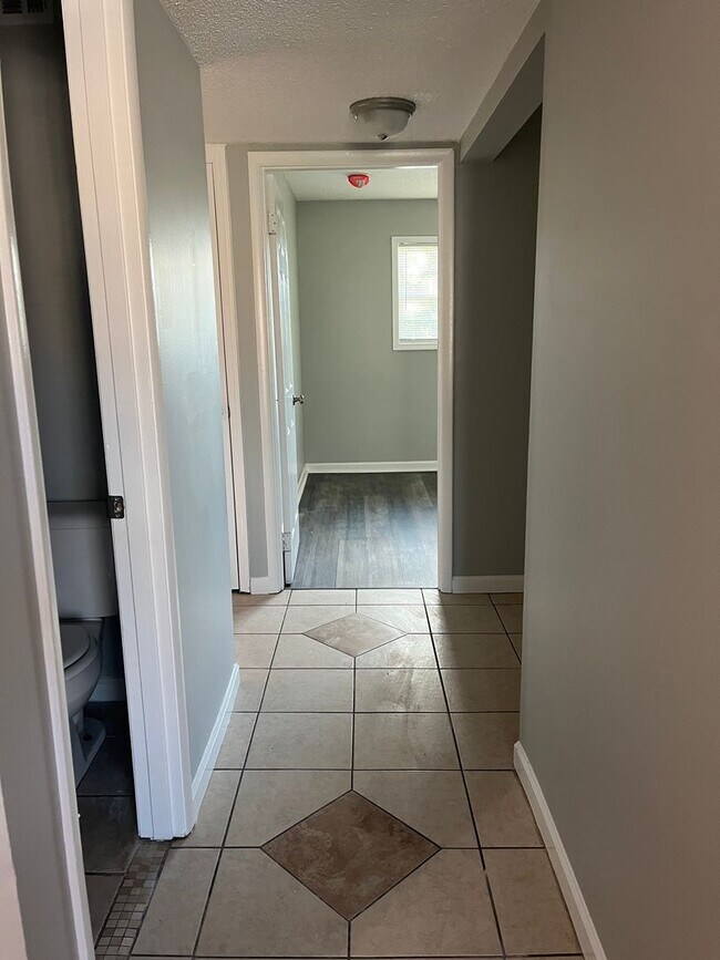 Building Photo - 2213 Jonathan Dr NW