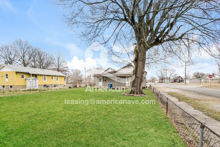 Building Photo - 2101 Dewey Ave