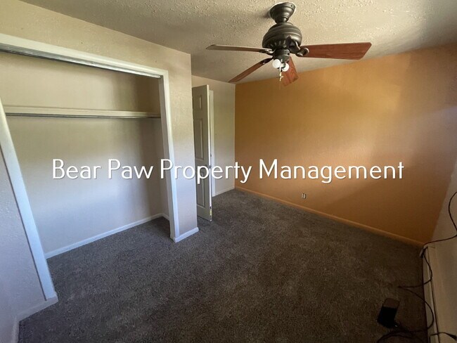 Building Photo - Cute upper level duplex in Kittredge!!