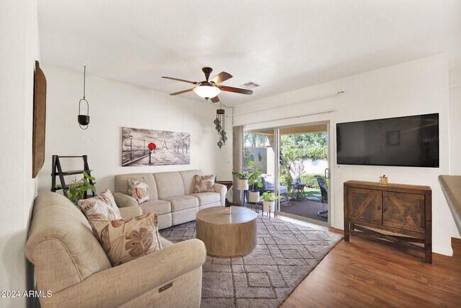 Building Photo - 868 E Savannah Dr