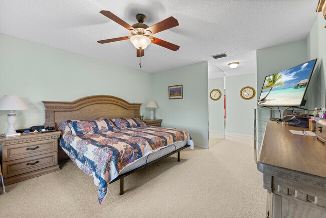 Building Photo - 8305 Casa Del Lago