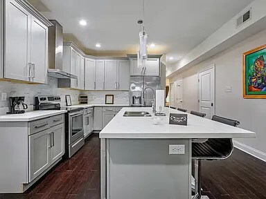 Building Photo - 1300 St Bernard Ave