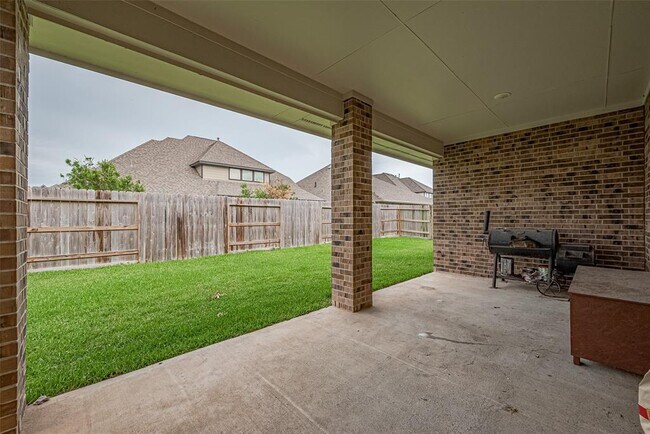 Building Photo - 5511 Highland Dr