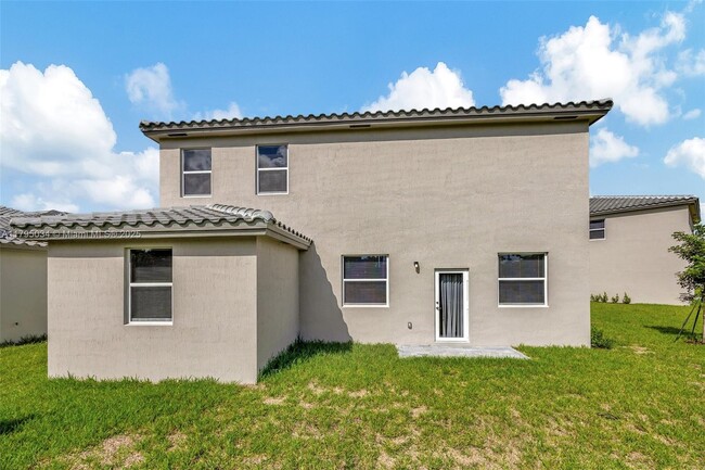 Building Photo - 817 SE 26th Rd