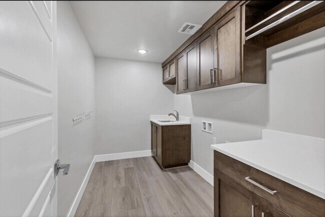 Building Photo - 2579 S Wilson Dr
