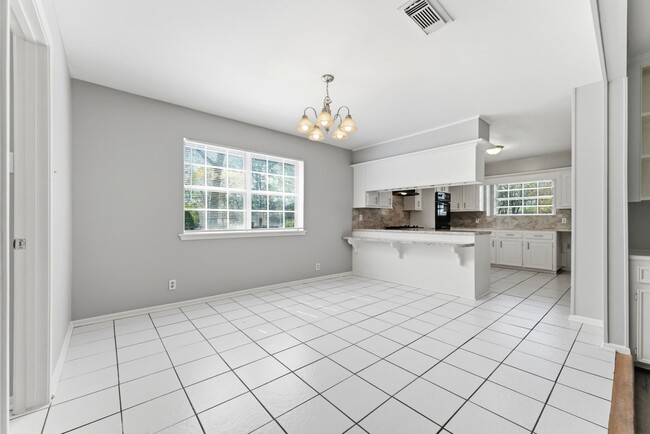 Building Photo - 18 Panorama Dr