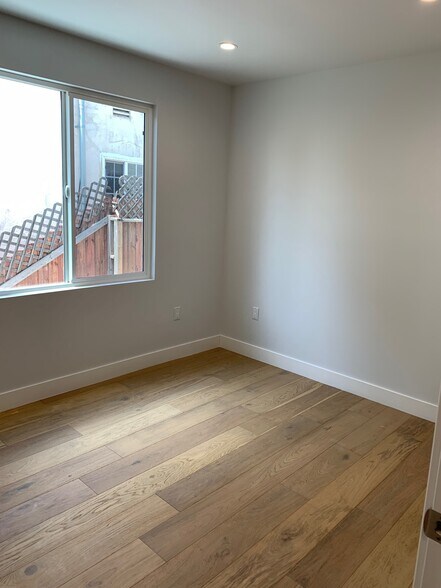 Building Photo - 1346 S Mansfield Ave