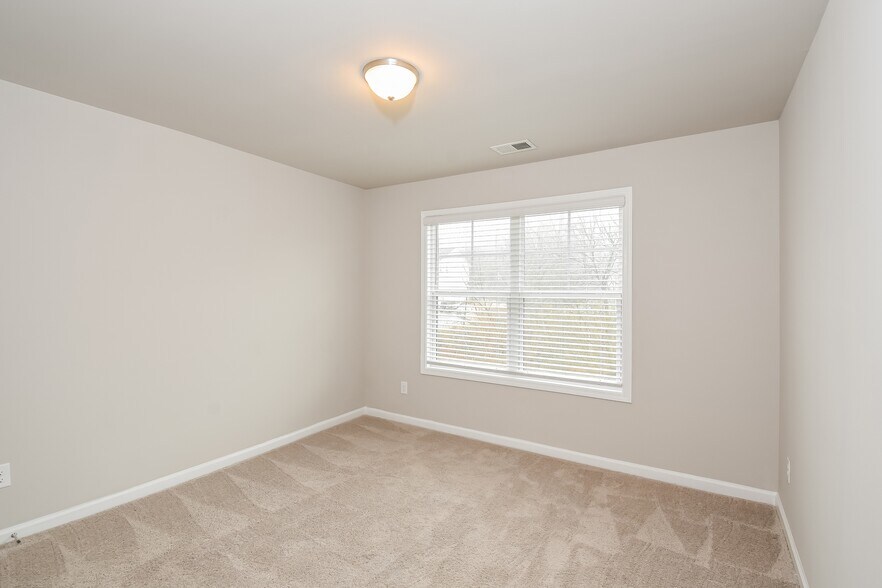 Building Photo - 866 Calvin Park Dr