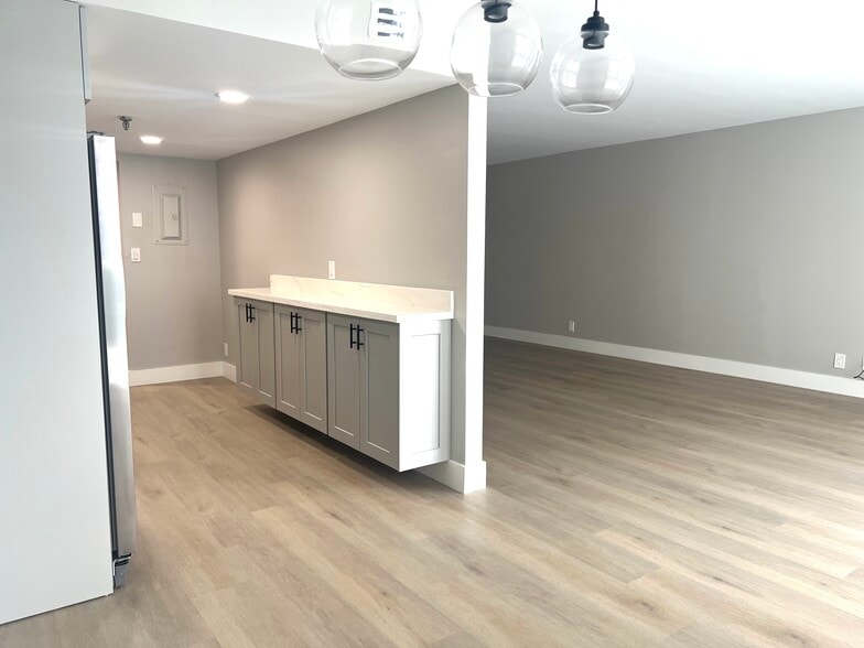 Building Photo - 2401 Collins Ave