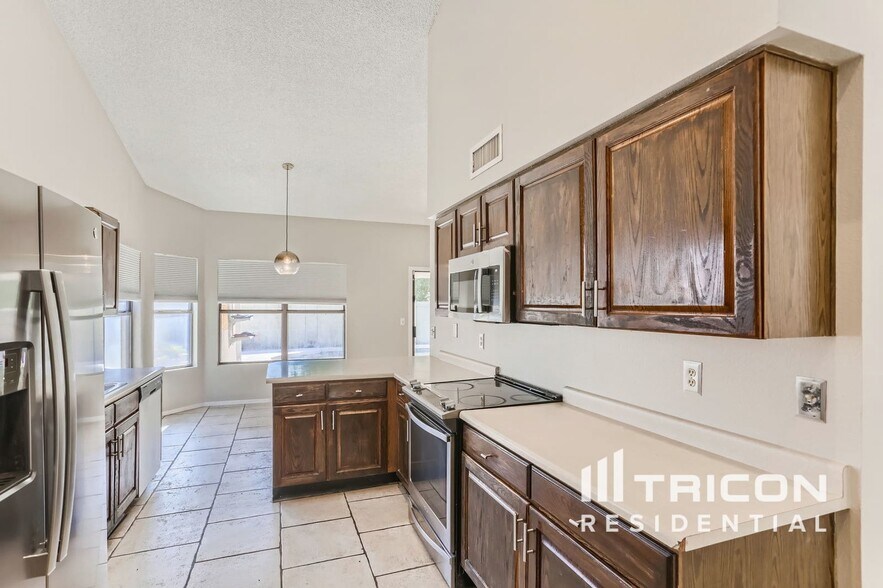Building Photo - 2718 N 87th Ave
