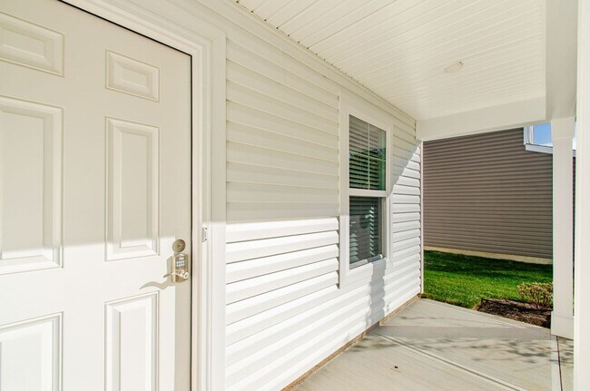 Building Photo - NEW Single Family Home in a Private Community!