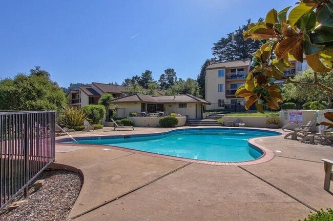 Building Photo - 3107 Golden Oaks Ln