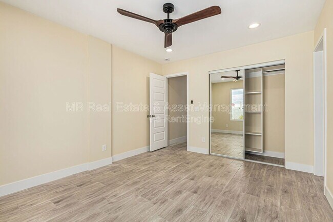 Building Photo - 413 E Southern Ave