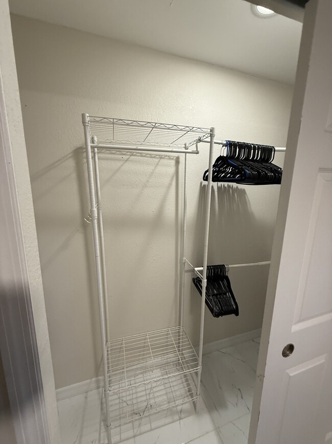 Building Photo - 429 Morgan Cir S