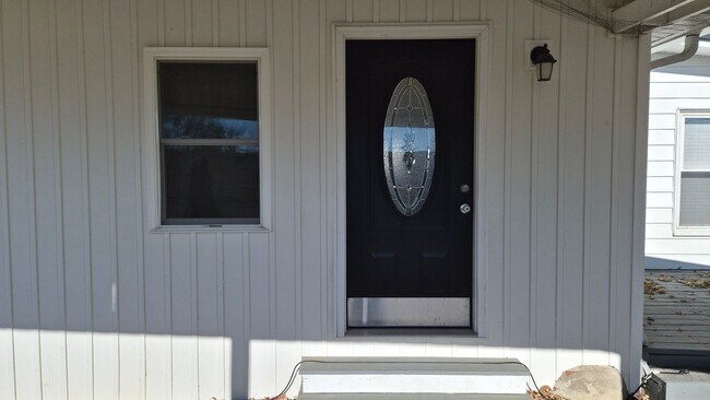 Building Photo - Charming Downtown Sunbury Home!