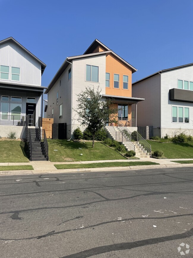 Building Photo - 6013 Florencia Ln