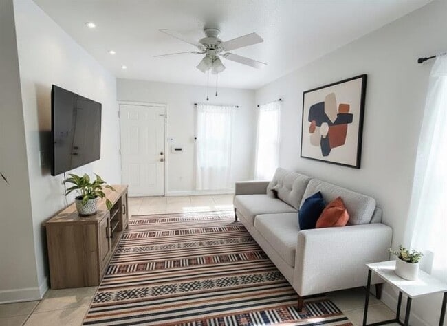 Building Photo - 430 S 26th Ave