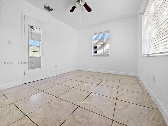 Building Photo - 315 NE 165th St