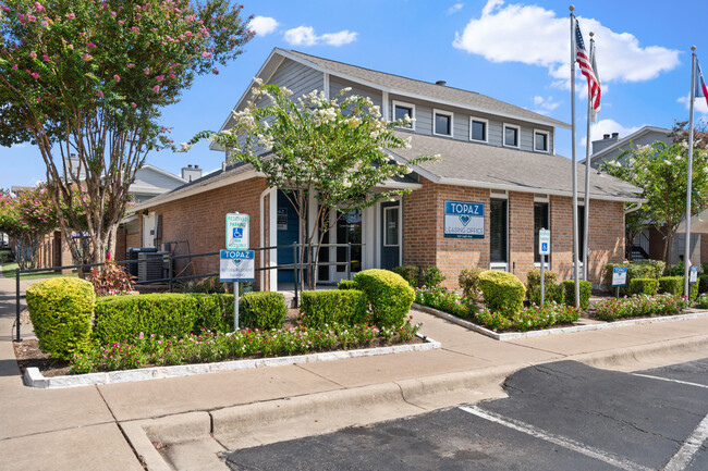 Building Photo - Topaz Apartments