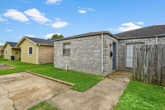 Building Photo - Spacious 3-Bedroom, 2-Bath Home with Moder...