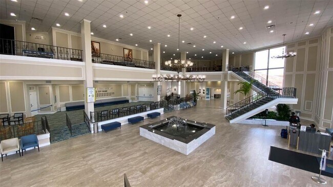Building Photo - 124 Oakridge H