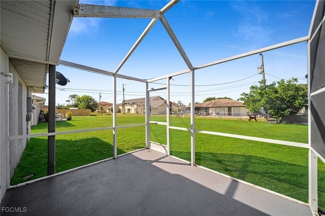 Building Photo - 1214 SE 24th Ave