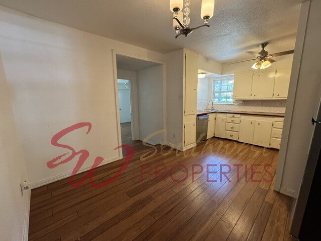 Building Photo - 4 Bedroom 2 Bath with Retro Flair!