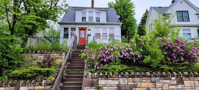 Building Photo - 681 Lawson Ave E