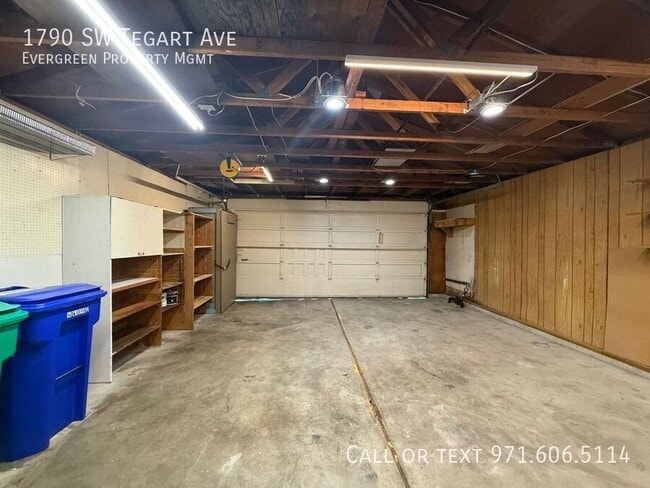 Building Photo - 1790 SW Tegart Ave