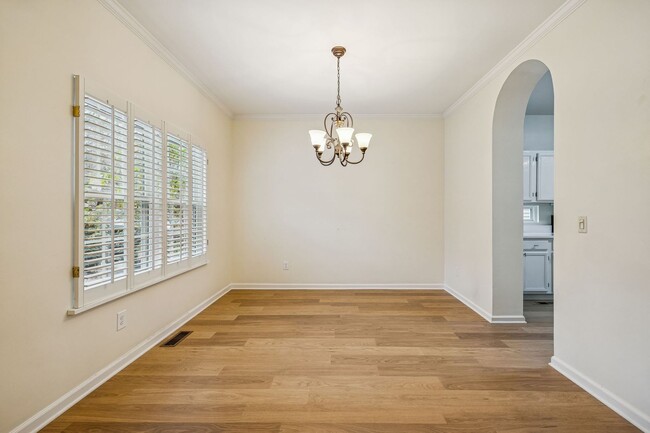 Building Photo - Discover exceptional convenience and comfort