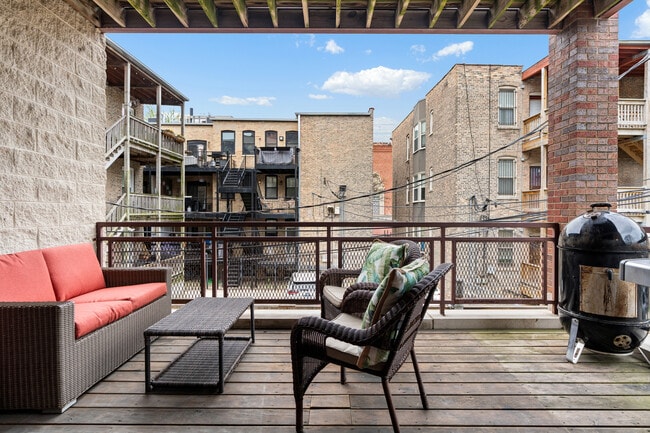 Building Photo - 1056 W Lawrence Ave