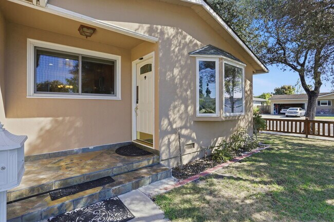 Building Photo - 933 Barstow Ct