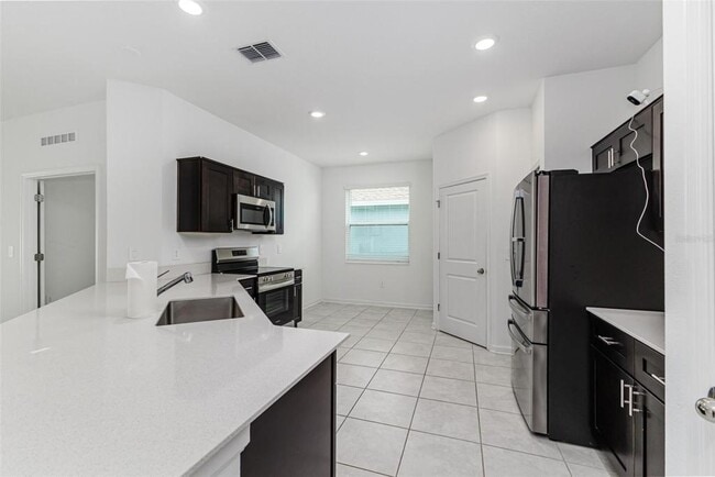 Building Photo - 1121 Deepwater Cir