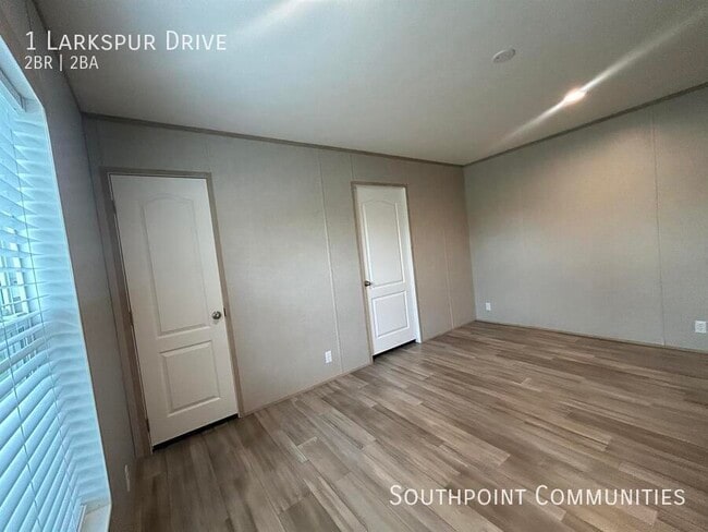 Building Photo - 1 Larkspur Dr
