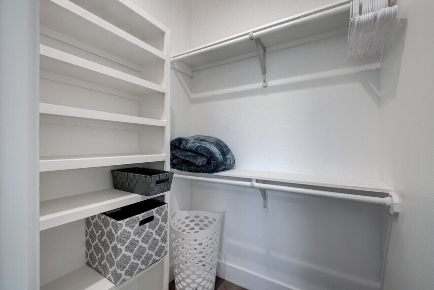 Bedroom 3 closet - 413 W Odell St